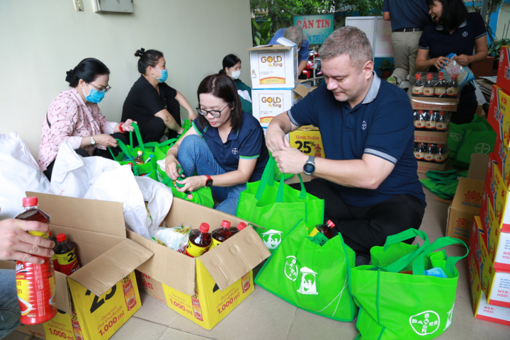 Bayer tiếp tục chung tay hỗ trợ cộng đồng khó khăn sau dịch - 2