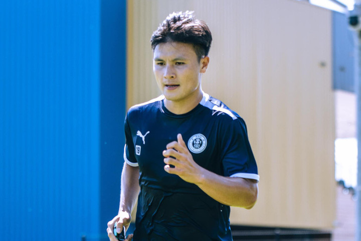 Quang Hải ghi bàn trong trận giao hữu đầu tiên của Pau FC - 1