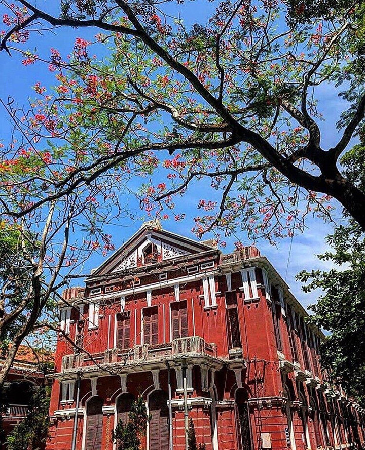 Điểm check-in nổi bật với kiến trúc cổ kính xen lẫn Âu - Á giữa lòng phố Huế - 8