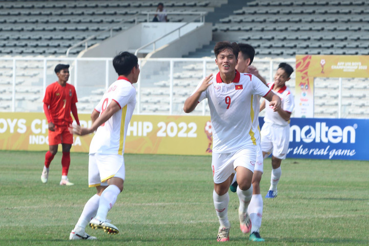 HLV Đinh Thế Nam: 'U19 Việt Nam thi đấu bị động và thiếu gắn kết' - 1