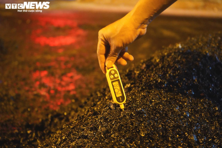 Ảnh: 'Giải cứu' mặt đường Võ Văn Ngân TP.HCM bị 'vá chằng vá đụp' sau thi công - 7