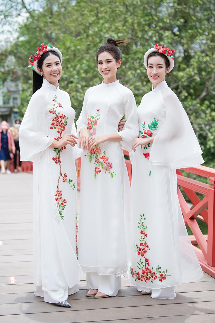 Đỗ Mỹ Linh đẹp thướt tha bên Ngọc Hân, Đỗ Hà - 2