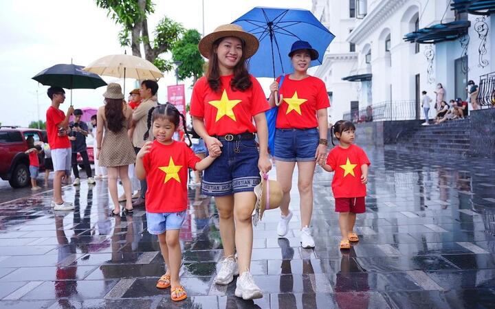 1.700 ô tô xác lập kỷ lục xếp Bản đồ Việt Nam - 2