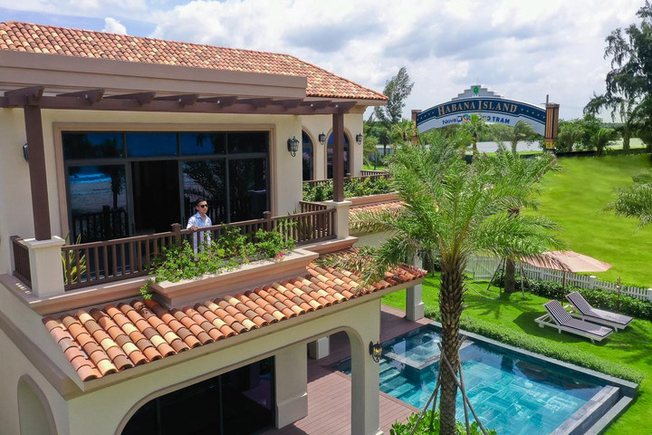 Adrian Anh Tuấn tìm cảm hứng sáng tạo tại NovaWorld Ho Tram - 5