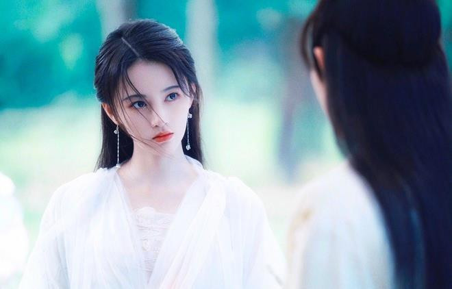 Mặt sao Hoa ngữ biến dạng do cà da, chỉnh sửa quá đà trên phim - 1