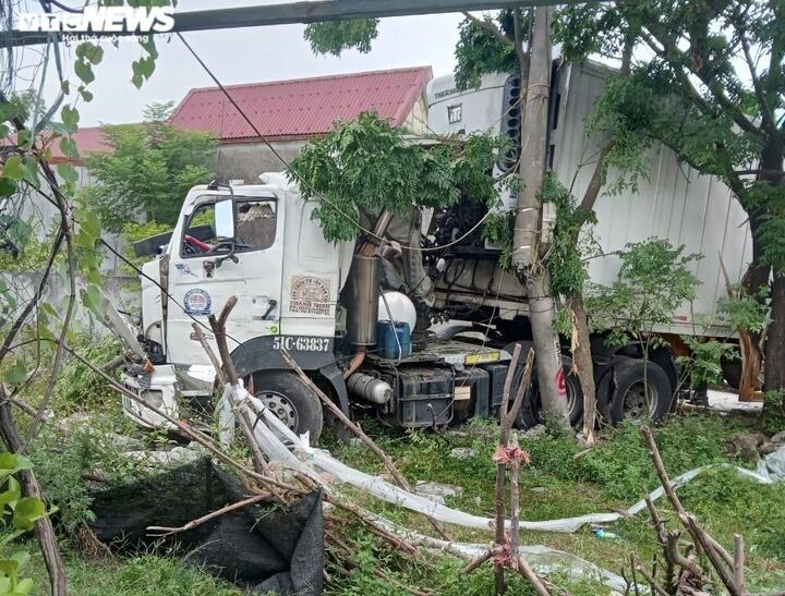 Tai nạn liên hoàn ở Hà Tĩnh, một người tử vong - 2