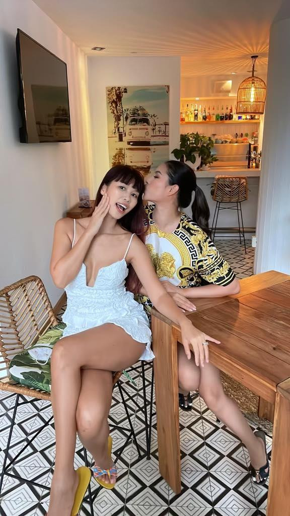  'Hoa hậu quốc dân' Phạm Hương hội ngộ cùng siêu mẫu Hà Anh khiến ai cũng tò mò - 7