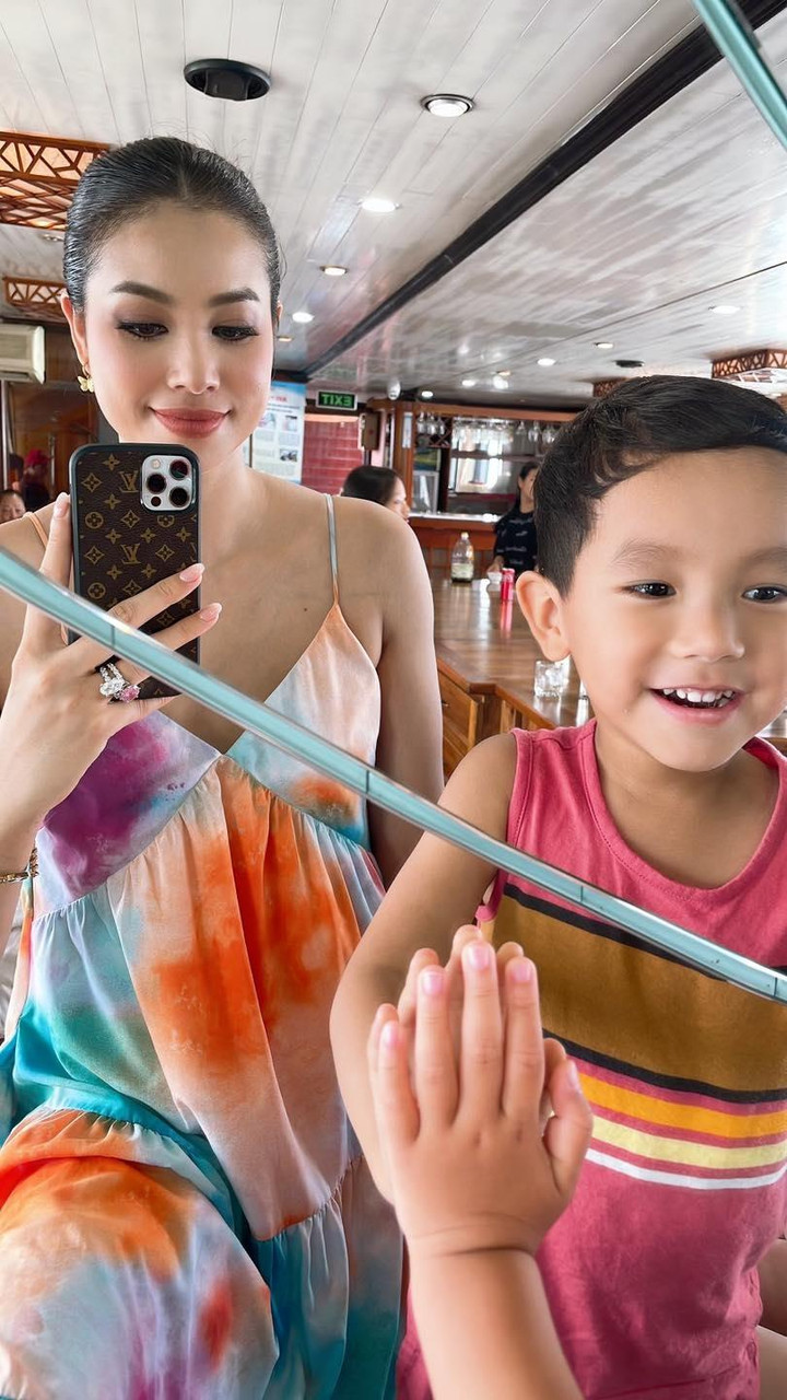  'Hoa hậu quốc dân' Phạm Hương hội ngộ cùng siêu mẫu Hà Anh khiến ai cũng tò mò - 3