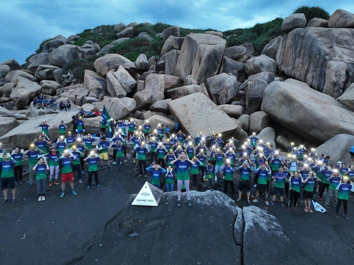 150 nhân viên VPBank băng rừng, vượt sa mạc 'săn Mặt trời' - 8