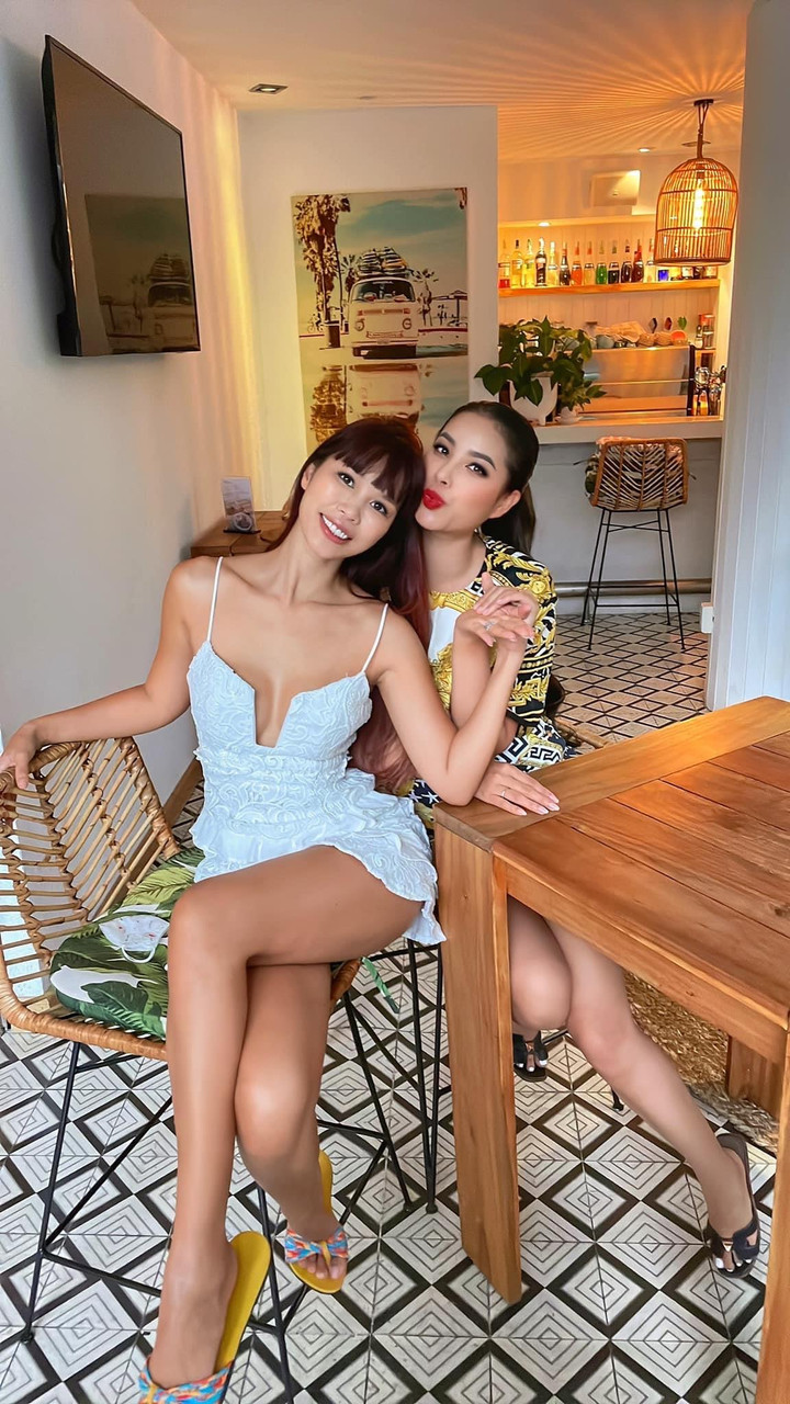  'Hoa hậu quốc dân' Phạm Hương hội ngộ cùng siêu mẫu Hà Anh khiến ai cũng tò mò - 6