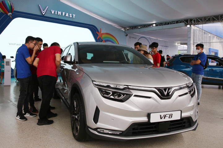 Mục sở thị VF e34 chinh phục thử thách lội nước sâu nửa mét - 8