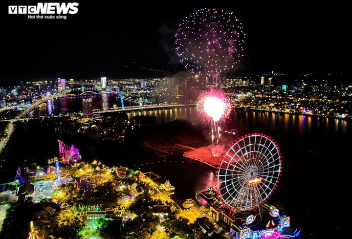 20.000 khán giả xem đại nhạc hội và màn trình diễn pháo hoa ở Đà Nẵng - 7