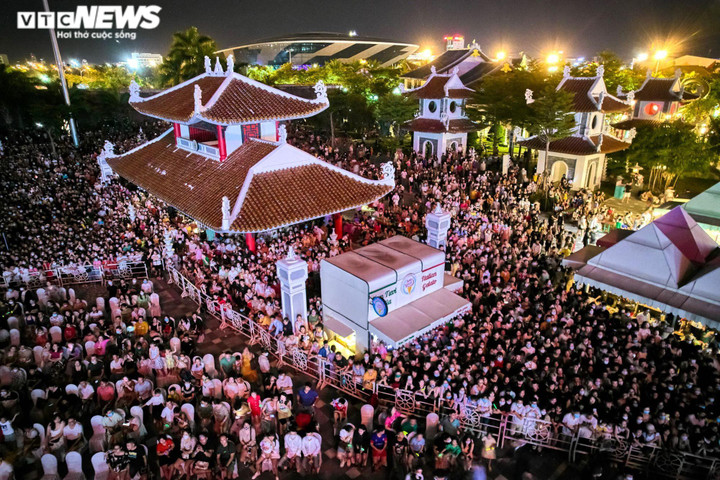 20.000 khán giả xem đại nhạc hội và màn trình diễn pháo hoa ở Đà Nẵng - 5