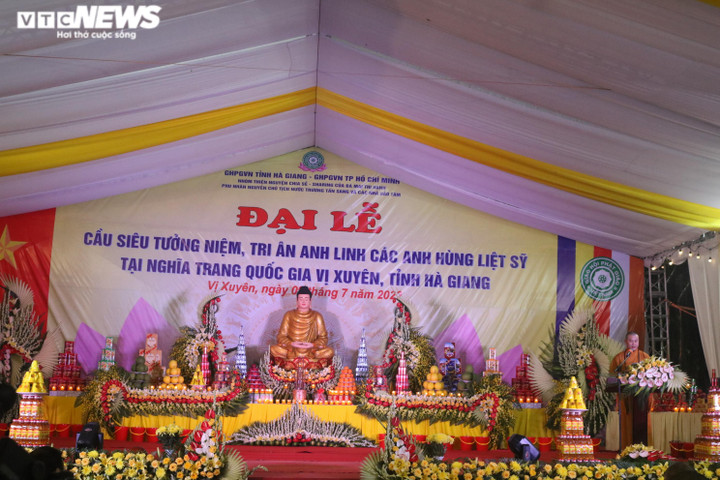 Đại lễ cầu siêu cho anh hùng liệt sỹ ở nghĩa trang Vị Xuyên - 1