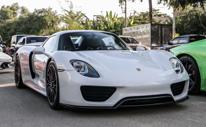 Những mẫu siêu xe được trang bị thêm động cơ điện đắt nhất hiện nay - 2