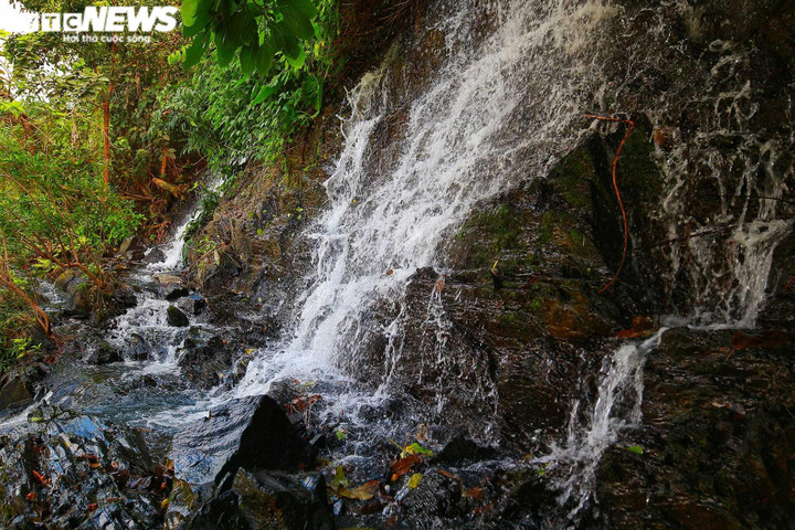 Ảnh: Khám phá vẻ đẹp hoang sơ của dải thác lụa giữa núi rừng Tây Nguyên - 10