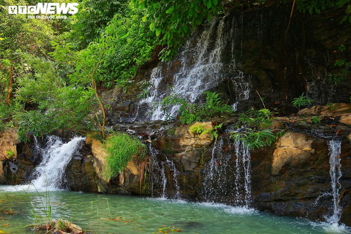 Ảnh: Khám phá vẻ đẹp hoang sơ của dải thác lụa giữa núi rừng Tây Nguyên - 8