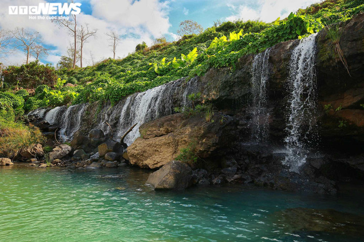 Ảnh: Khám phá vẻ đẹp hoang sơ của dải thác lụa giữa núi rừng Tây Nguyên - 7