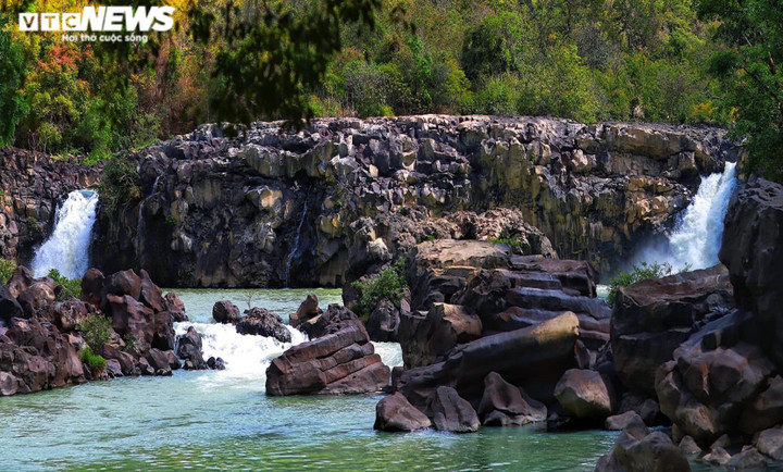 Ảnh: Khám phá vẻ đẹp hoang sơ của dải thác lụa giữa núi rừng Tây Nguyên - 4