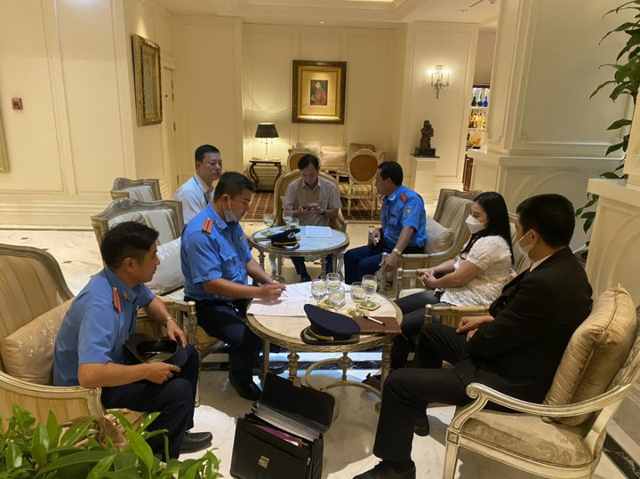 Xử phạt tài xế thu tiền khách du lịch 400.000 đồng cho quãng đường 6 km - 1