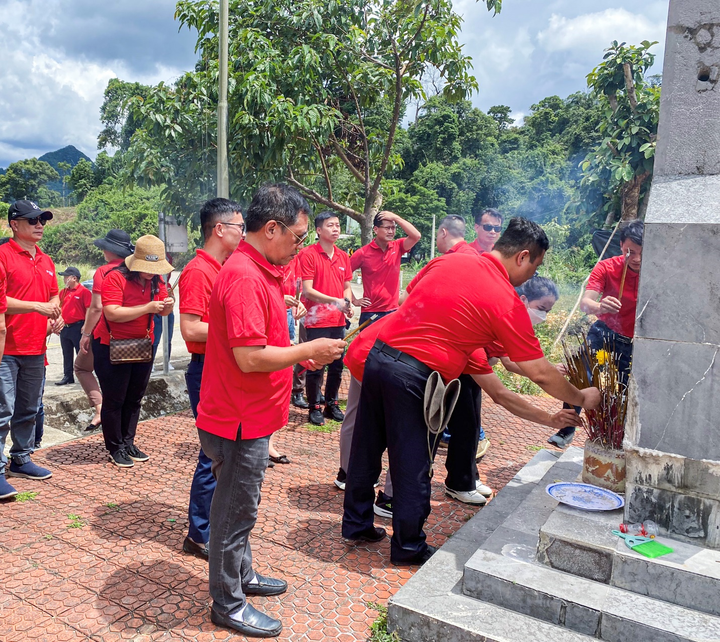 Tháng 7, về miền Trung thắp nén tâm hương cho các anh hùng liệt sĩ - 4