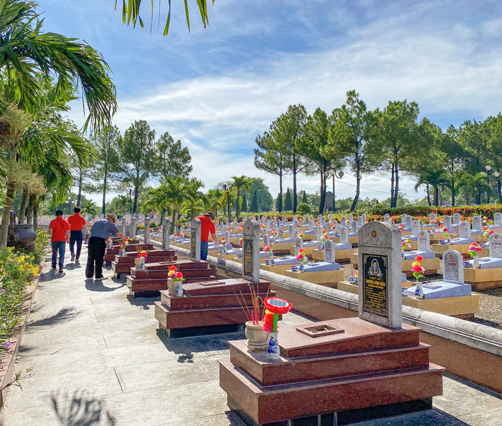 Tháng 7, về miền Trung thắp nén tâm hương cho các anh hùng liệt sĩ - 5