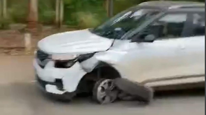 Người dân truy đuổi nữ tài xế say xỉn lái xe gây tai nạn rồi bỏ chạy - 2