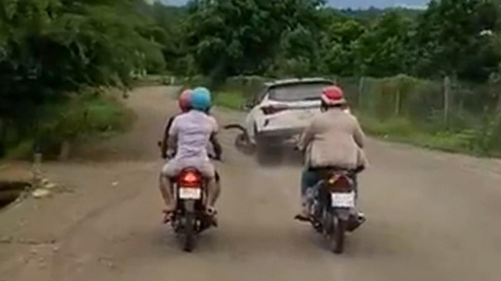 Người dân truy đuổi nữ tài xế say xỉn lái xe gây tai nạn rồi bỏ chạy - 1