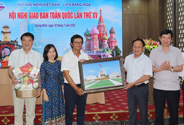 Hoạt động Hội hữu nghị Việt - Nga nâng cao hiệu quả công tác đối ngoại nhân dân - 2