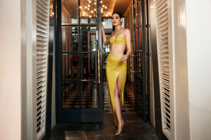 Hoa hậu Khánh Vân nóng bỏng như nàng tiên cá trong bộ đầm cắt xẻ - 4