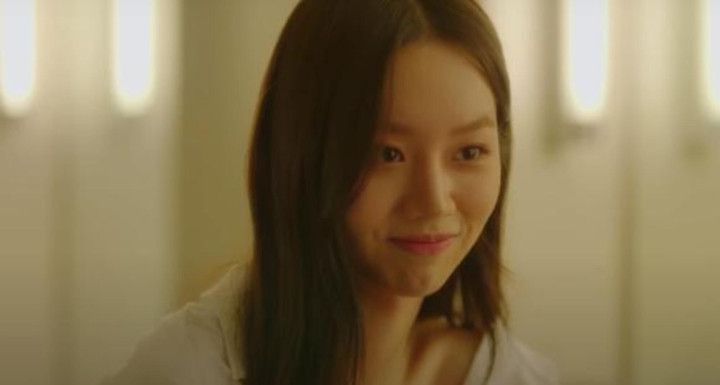 Tâm tình: Nghe lén phòng chị, em sững sờ khi biết lý do mẹ luôn thiên vị chị - 1