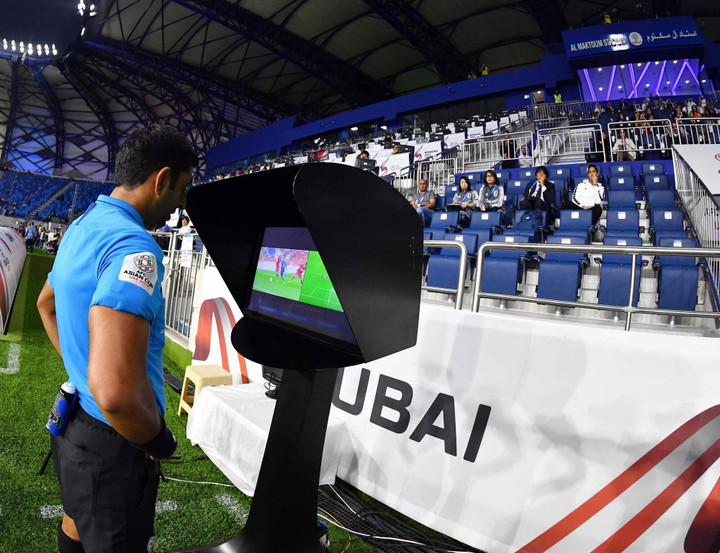 Trọng tài Việt Nam liên tiếp mắc sai lầm, V-League đau đáu chờ VAR - 2