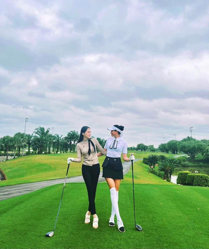 Phạm Hương đánh golf cùng Hương Giang xóa tan tin đồn 'chèn ép' đàn em - 3