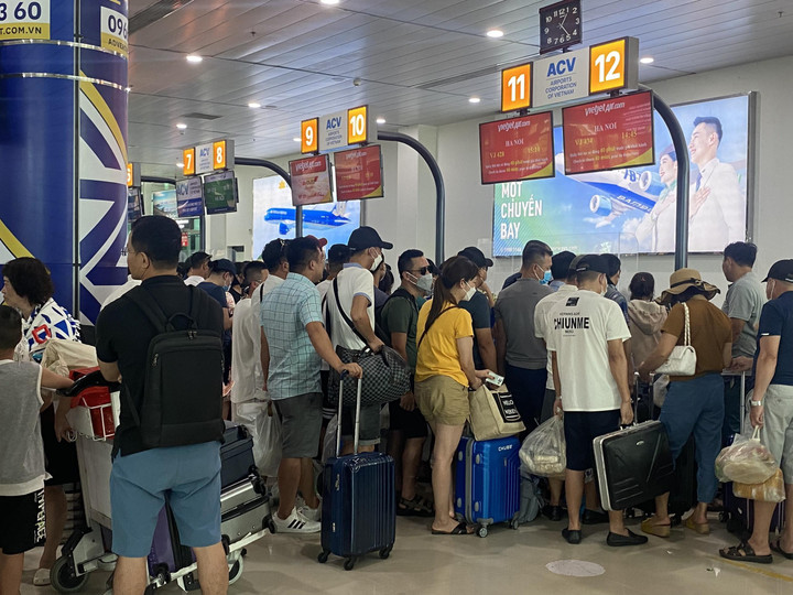 Cao điểm hè, hành khách có thể 'bay trước, trả sau' - 1