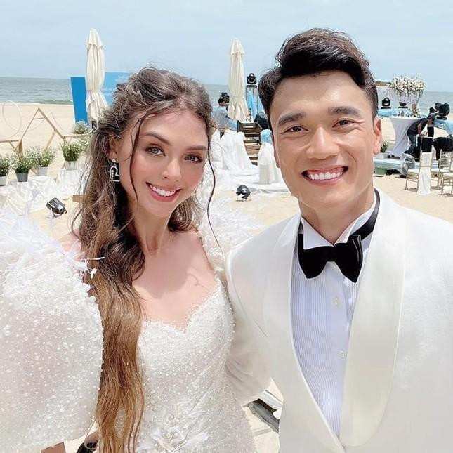 Vợ Tây của Bùi Tiến Dũng đang mang thai con trai đầu lòng - 2