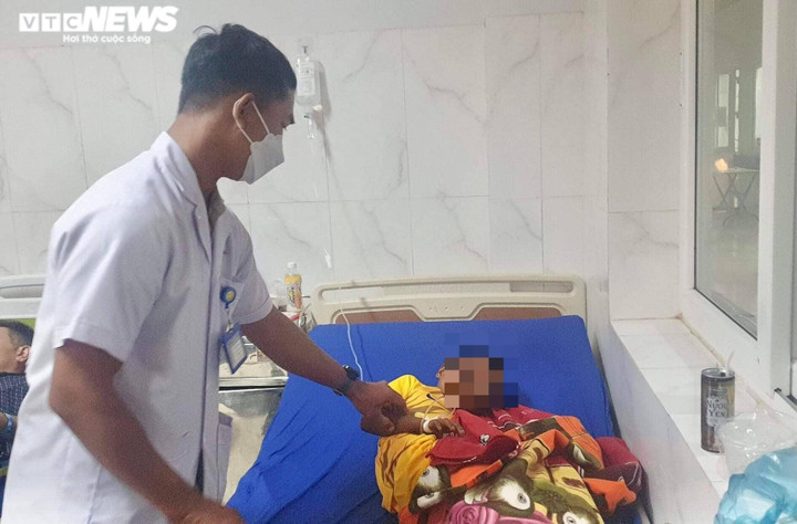 Bé trai 8 tuổi ở Đắk Lắk kể lại giây phút bị đốt bỏng chân - 1