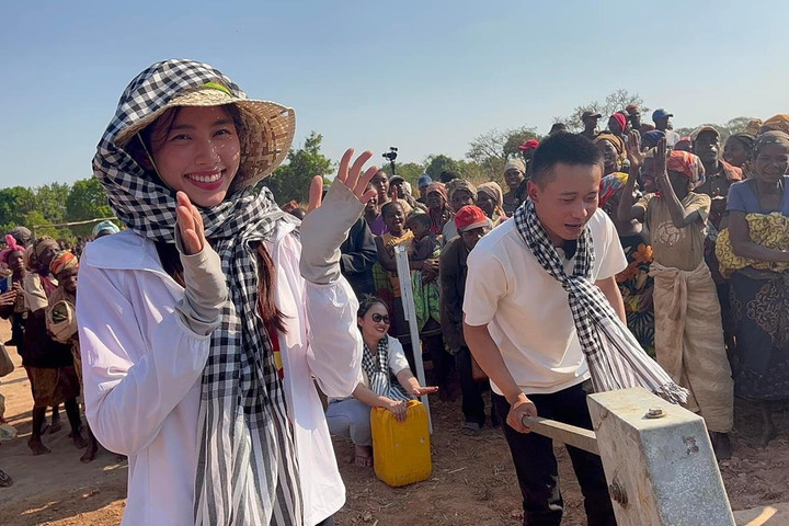 Hoa hậu Thùy Tiên trao tặng 2 giếng nước sạch cho người dân nghèo ở Angola - 10