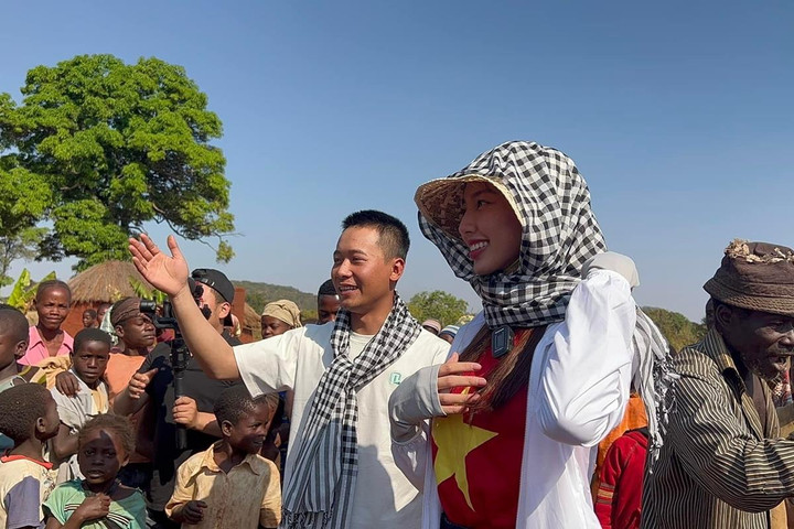 Hoa hậu Thùy Tiên trao tặng 2 giếng nước sạch cho người dân nghèo ở Angola - 1