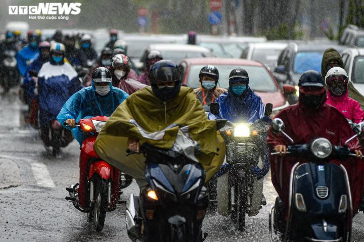 Thời tiết ngày 12/7: Mưa rào và dông xuất hiện ở nhiều nơi trên cả nước - 1