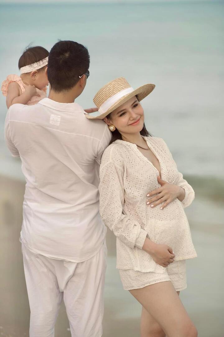 Loạt mỹ nhân Việt giấu nhẹm tên tuổi chồng đại gia - 6