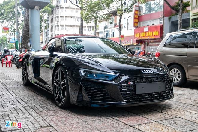 Cận cảnh Audi R8 V10 Spyder đời 2022 vừa cập bến Việt Nam - 1