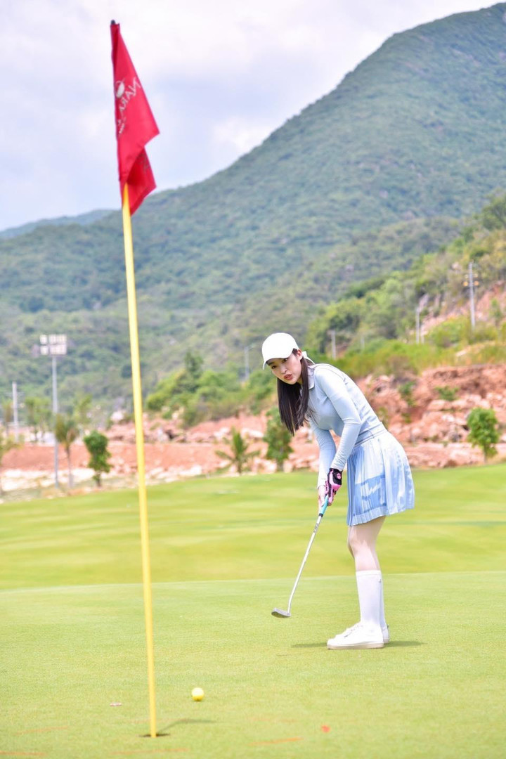 Sau thông tin cưới chủ tịch CLB Hà Nội, Đỗ Mỹ Linh giành cúp trên sân golf - 2