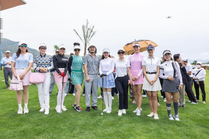 Sau thông tin cưới chủ tịch CLB Hà Nội, Đỗ Mỹ Linh giành cúp trên sân golf - 7