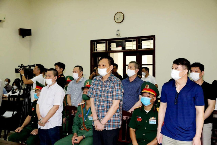 'Trùm' buôn lậu xăng dầu vắng mặt do tắc đường, luật sư đề nghị hoãn phiên toà - 1