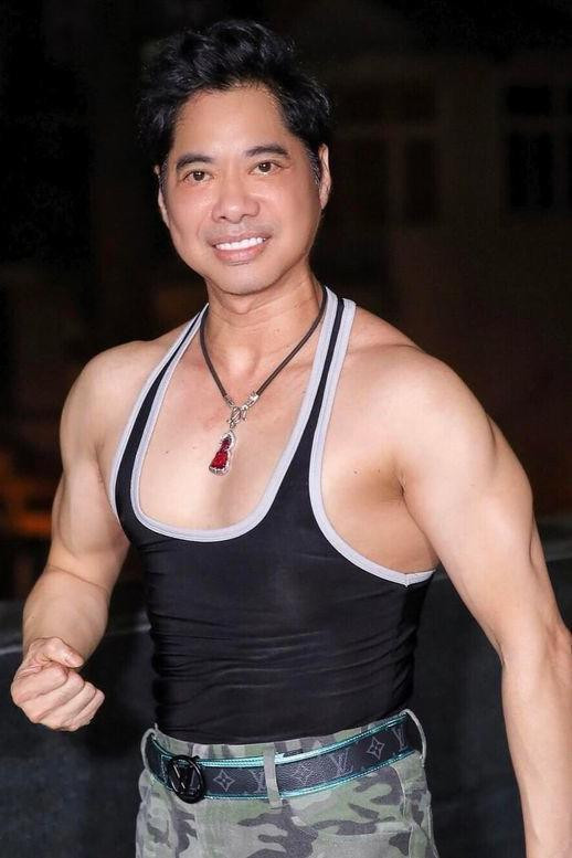 Danh ca Ngọc Sơn tặng biệt thự 400 tỷ đồng cho từ đường dòng họ