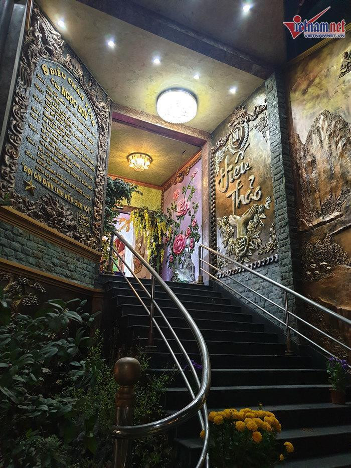 Danh ca Ngọc Sơn tặng biệt thự 400 tỷ đồng cho từ đường dòng họ