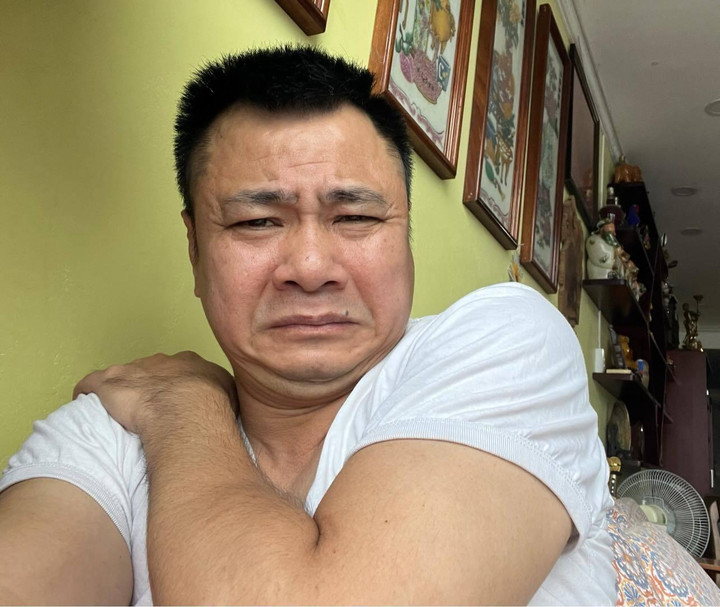 Sao Việt 14/7: Tự Long mếu máo kêu đau sau khi tiêm mũi 4 vaccine COVID-19 - 1