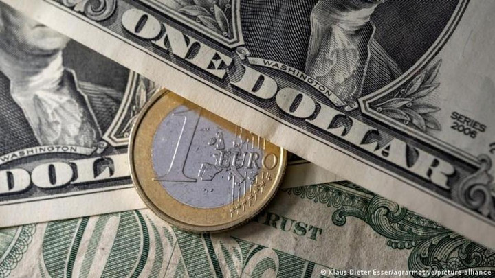 Đồng euro ngang giá đồng USD tác động ra sao tới Mỹ và châu Âu? - 1