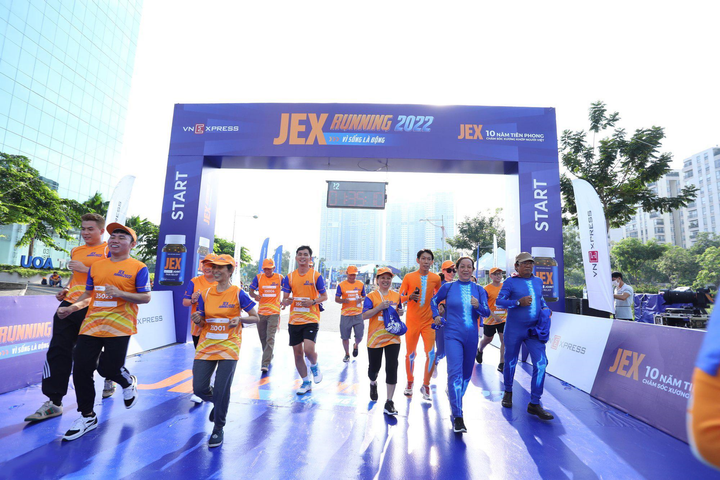 Tuổi già vẫn tham gia thi chạy bộ - 1