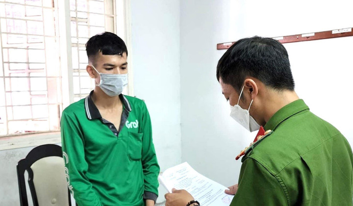 Tài xế Grab bắt tay kẻ lừa đảo, mua bán trái phép hàng loạt tài khoản ngân hàng - 1